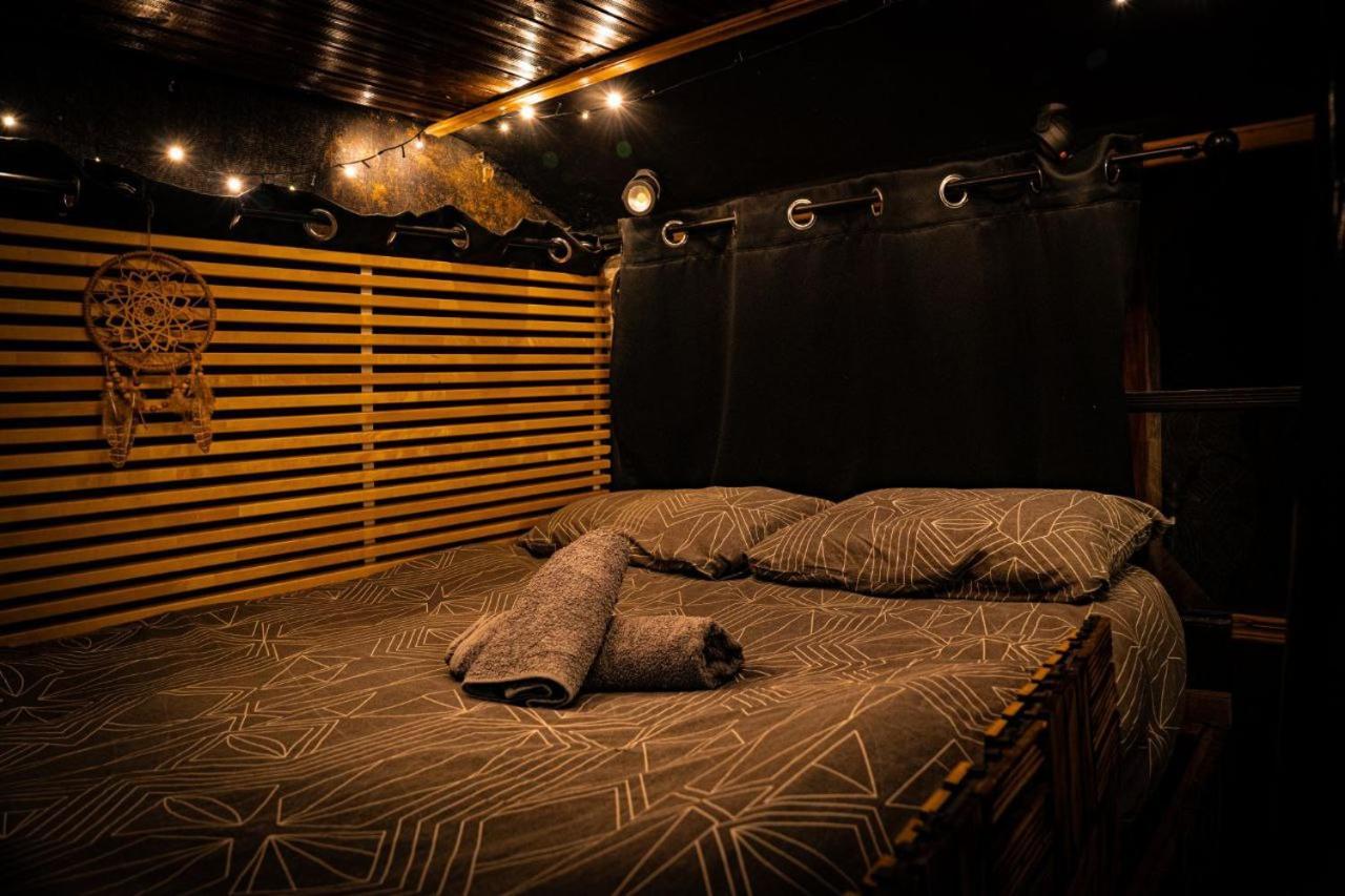 Hotel - Magic Bus - à Klorakas Extérieur photo
